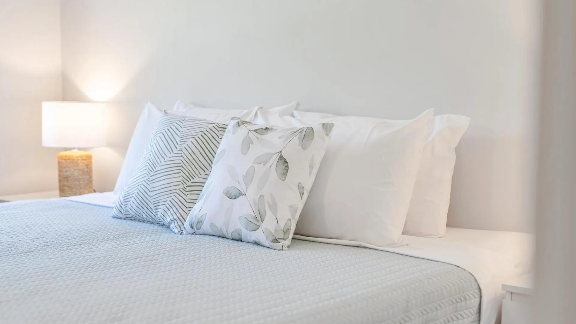 2 Bedroom Escape At Port Villas Port Douglas Apartment