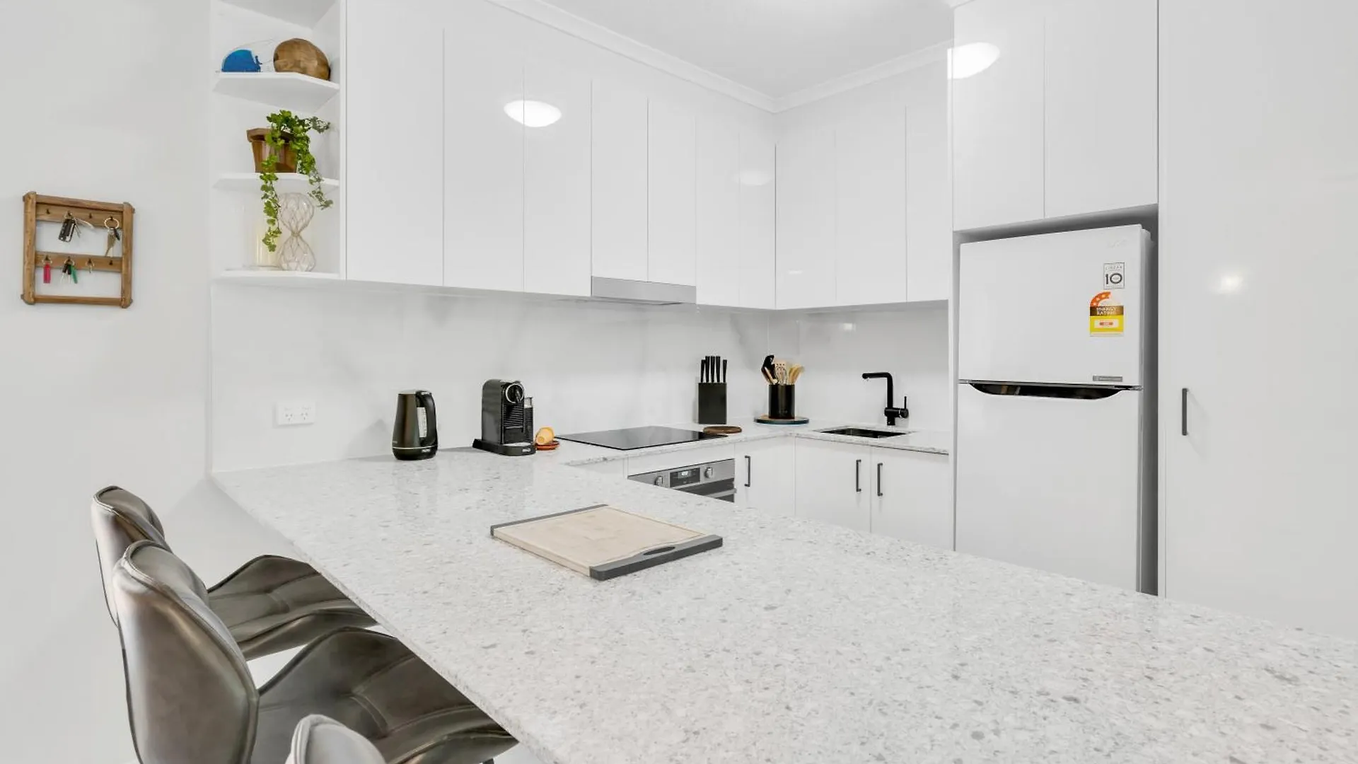 2 Bedroom Escape At Port Villas Port Douglas Apartment